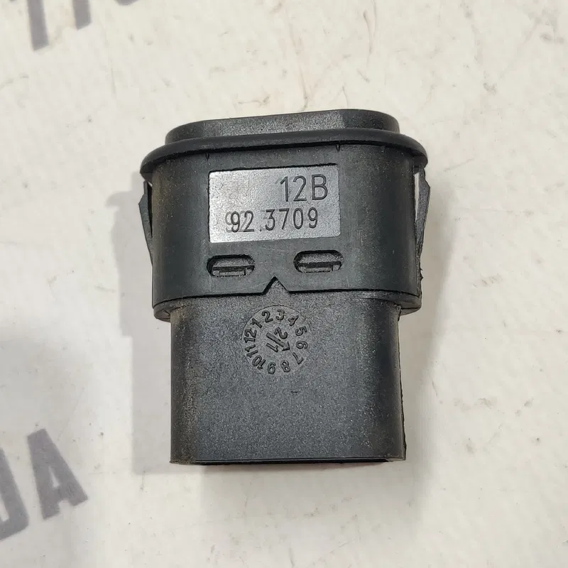 Кнопка склопідіймача Ford Focus MK2 (04-11) 1.6D пер. права