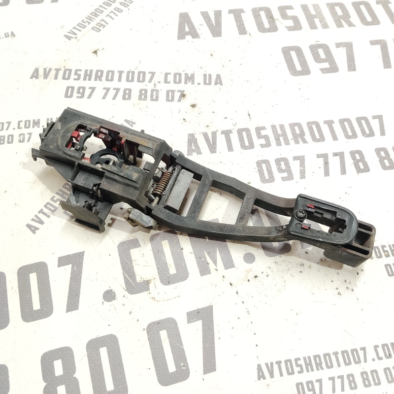 Кронштейн пер. правий Ford Focus MK2 04-11 1.6D 3M51R224A37