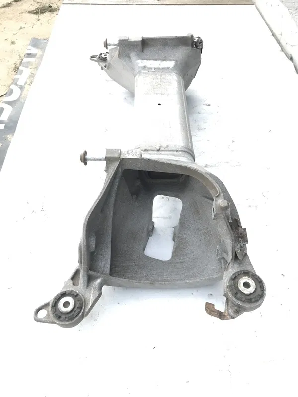 Підрамник задній Peugeot 407 (04-11) 2.0D 8640718610