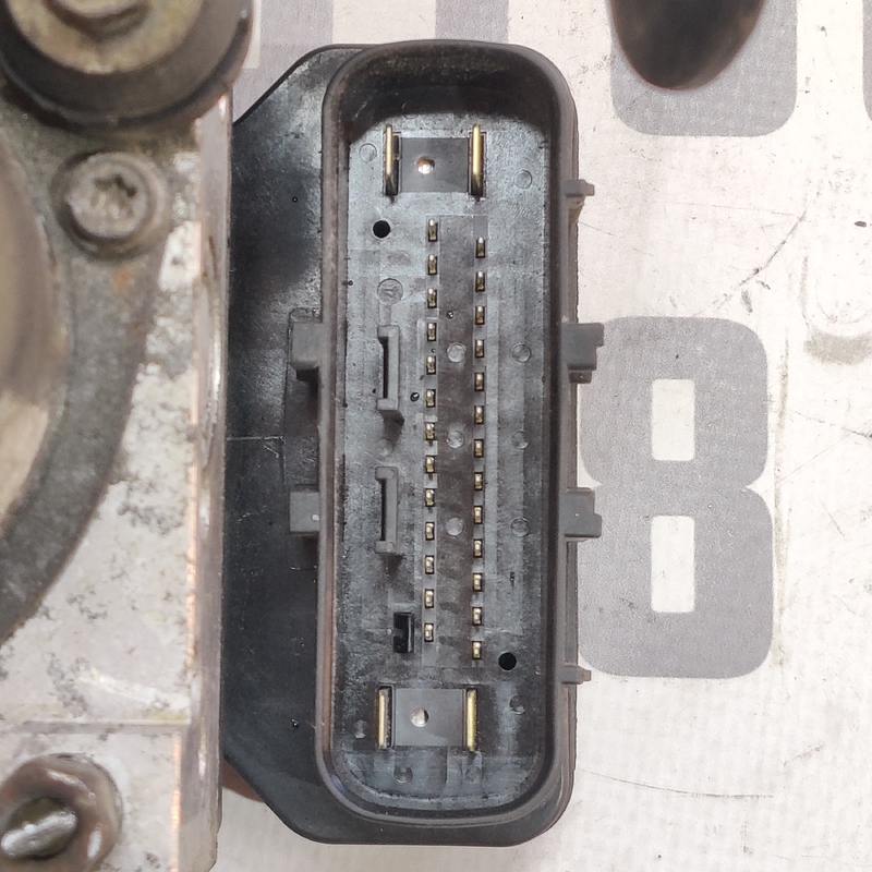 Блок АБС Nissan X-Trail T30 (01-07) 2.5 бенз B4Y080161