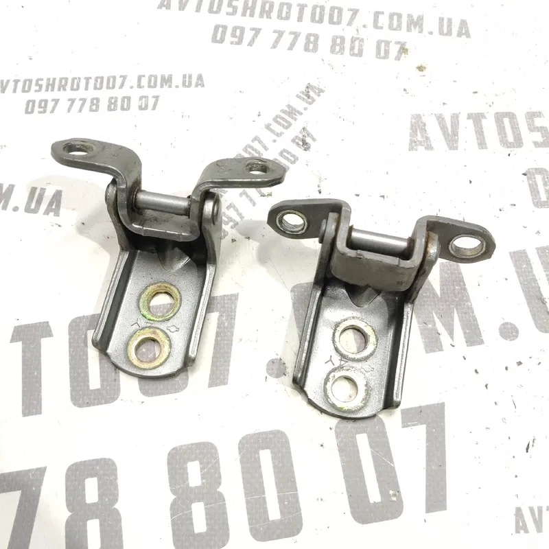 Дверна завіса передня права Nissan X-Trail T30 (01-07) 2.5