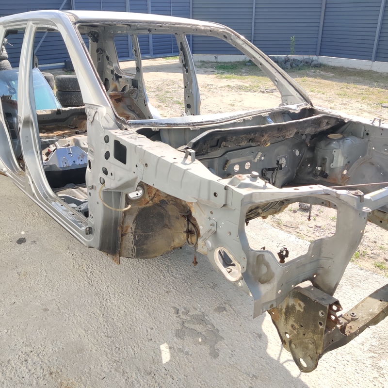 Четверть передня права Nissan X-Trail T30 (01-07) 2.5 бенз