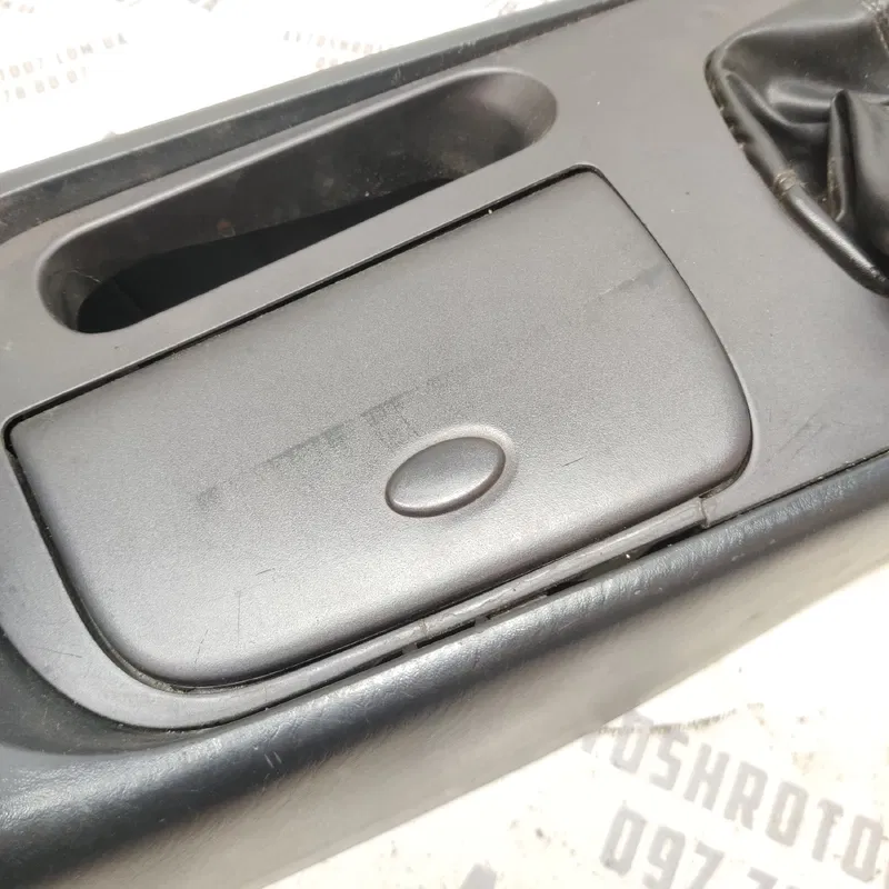 Консоль центральна Hyundai Sonata (98-05) 2.0 OEM 846113c000