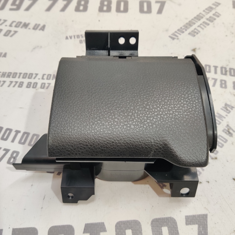 Підстаканник правий Nissan X-Trail T30 01-07 2.5 68430EQ000