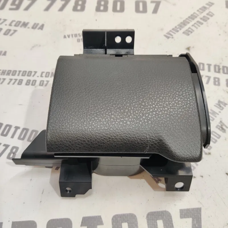 Підстаканник правий Nissan X-Trail T30 01-07 2.5 68430EQ000