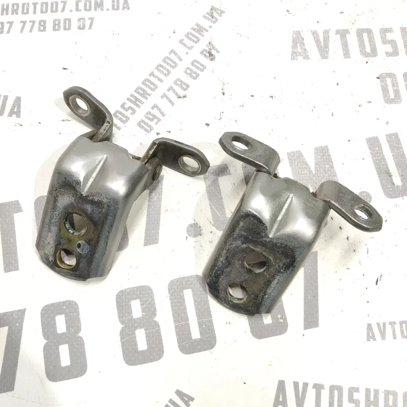 Дверна завіса передня права Nissan X-Trail T30 (01-07) 2.5