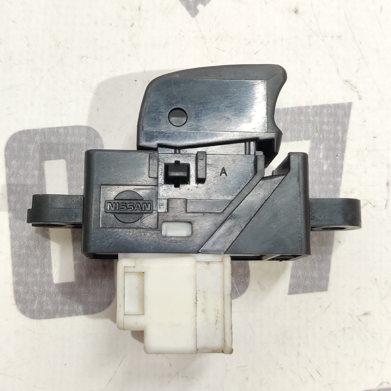 Кнопка склопідіймача Nissan X-Trail T30 (01-07) 2.5 Бензин фото 2