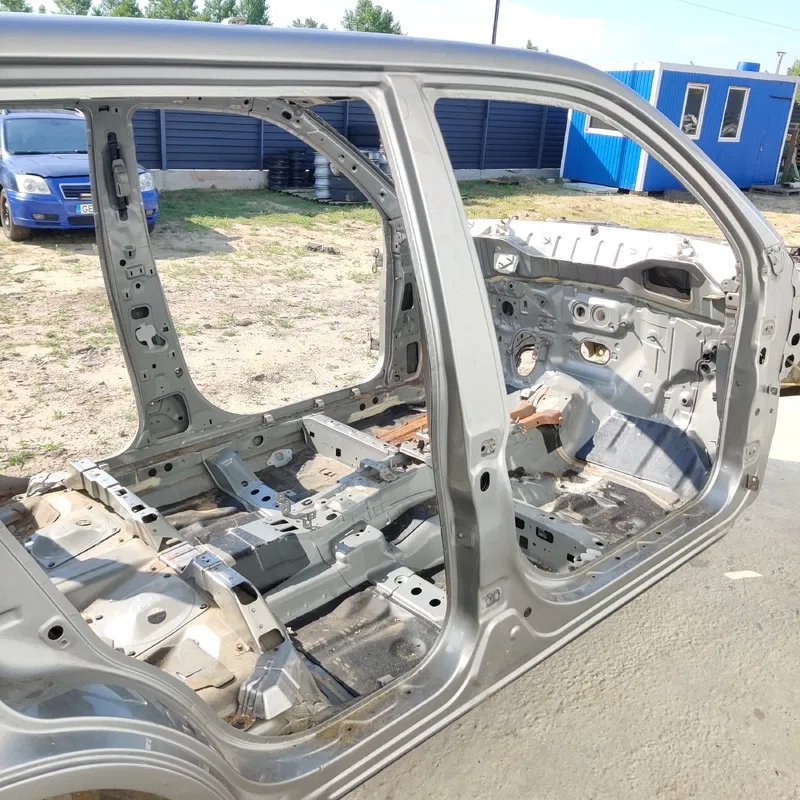 Стійка центральна права Nissan X-Trail T30 (01-07) 2.5 бенз