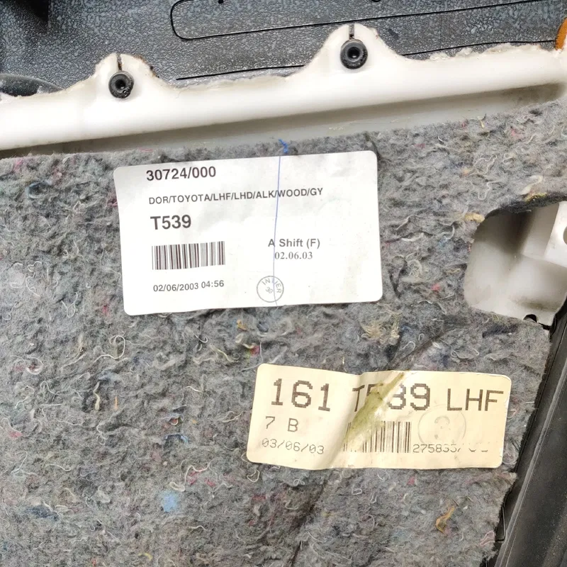 Дверна карта передня ліва Toyota Avensis T25 (03-08) 2.0D