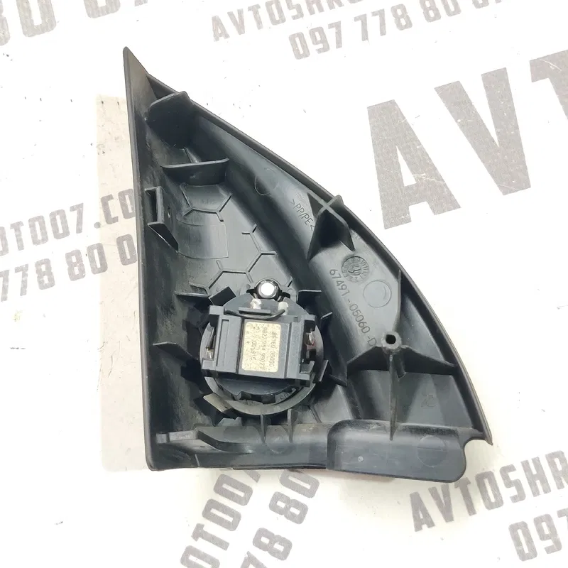 Накладка салону Toyota Avensis T25 (03-09) 2.0D пер. права