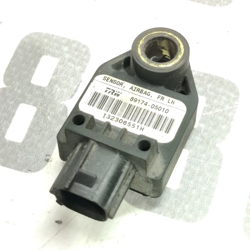 Датчик удару передній лівий Toyota Avensis T25 (03-08) 2.0D