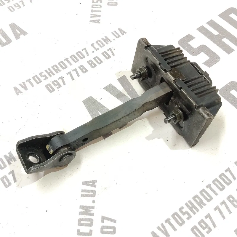 Обмежувач дверей Toyota Avensis T25 03-09 2.0D задній