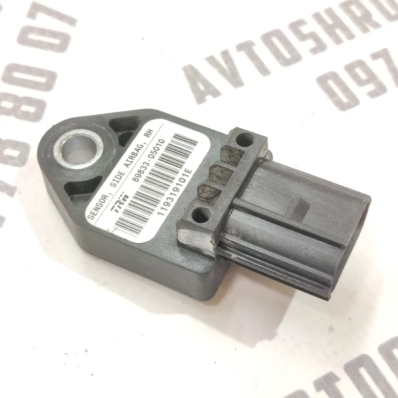 Датчик удару задній правий Toyota Avensis T25 (03-08) 2.0D