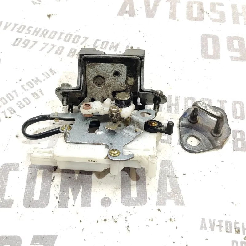 Замок кришки багажника Mazda 6 GY (02-08) 2.0 Бензин