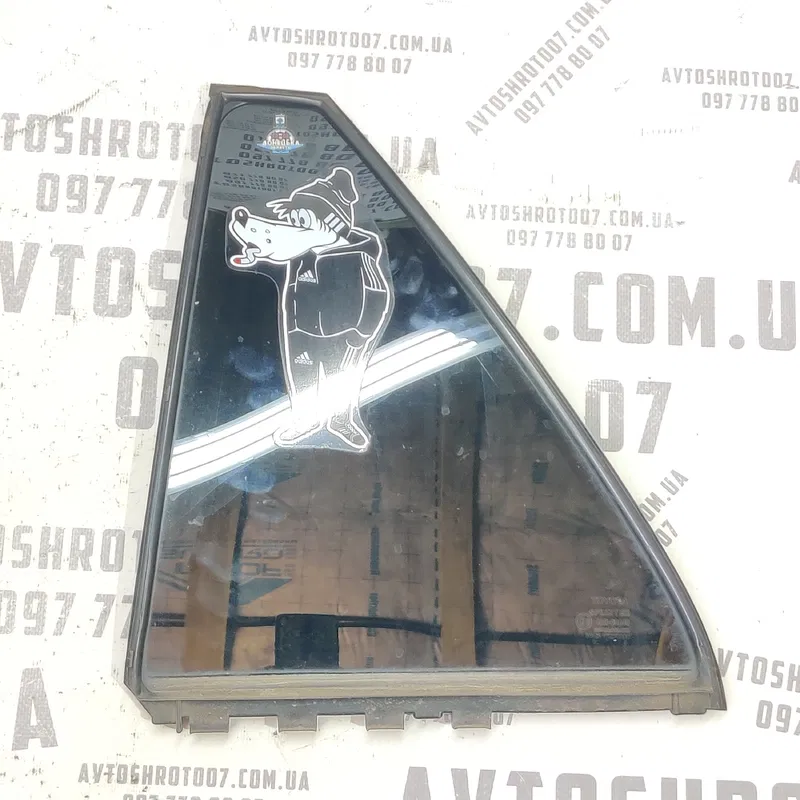 Скло дверей заднє ліве Toyota Avensis T25 (03-08) 2.0D