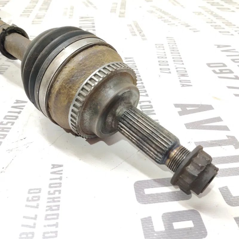 Привід передній правий Toyota Avensis T25 (03-08) 2.0D