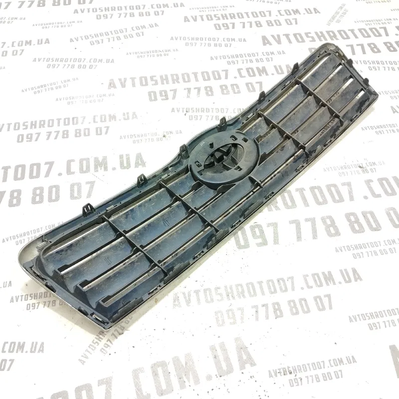 Решітка радіатора Toyota Avensis T25 (03-08) 2.0D 531140D060