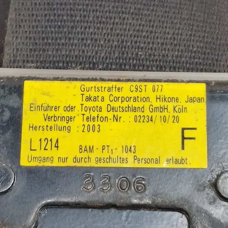Ремінь безпеки пер. правий Toyota Avensis T25 03-08 2.0 диз