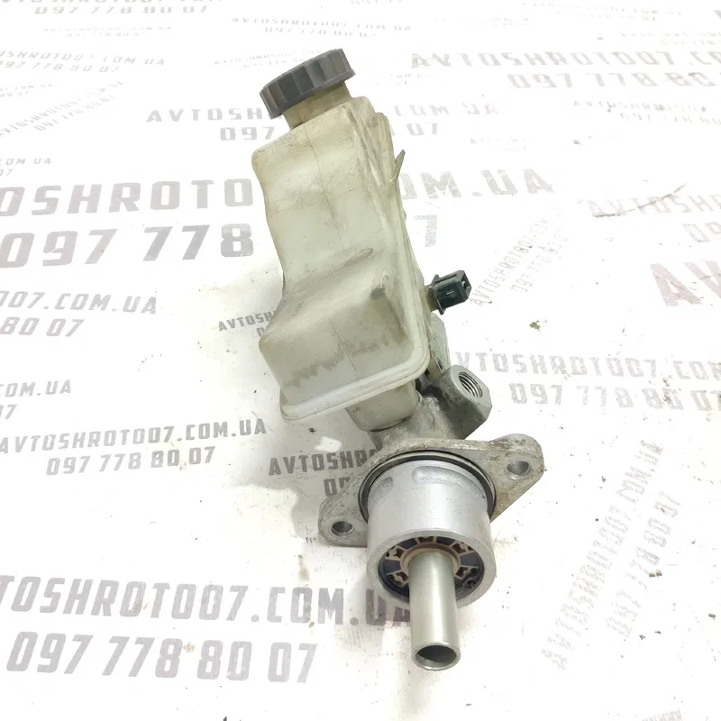 Головний тормозний циліндр Toyota Avensis T25 03-08 2.0D