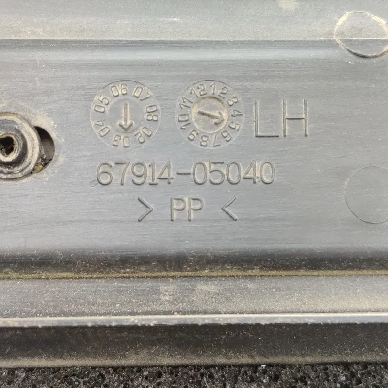 Накладка порога передня ліва Toyota Avensis T25 03-08 2.0D