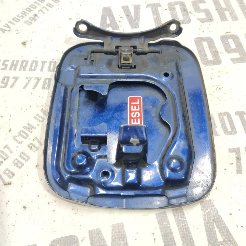 Лючок бака Toyota Avensis T25 (03-08) 2.0D 1AD