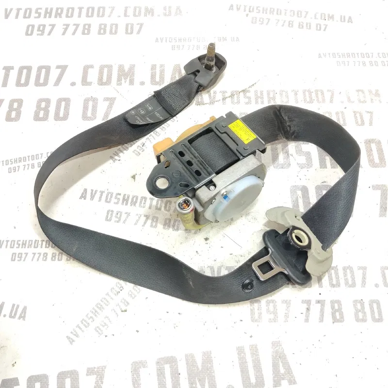 Ремінь безпеки пер. правий Toyota Avensis T25 03-08 2.0 диз