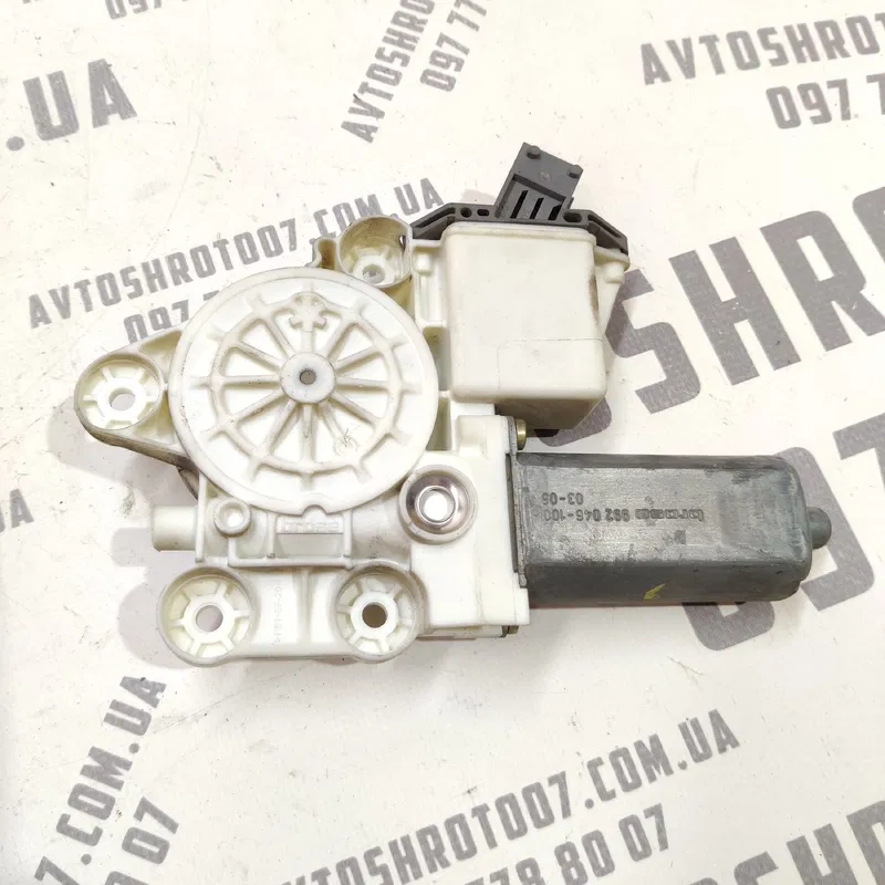 Мотор склопідіймача Toyota Avensis T25 03-08 2.0D зад лів