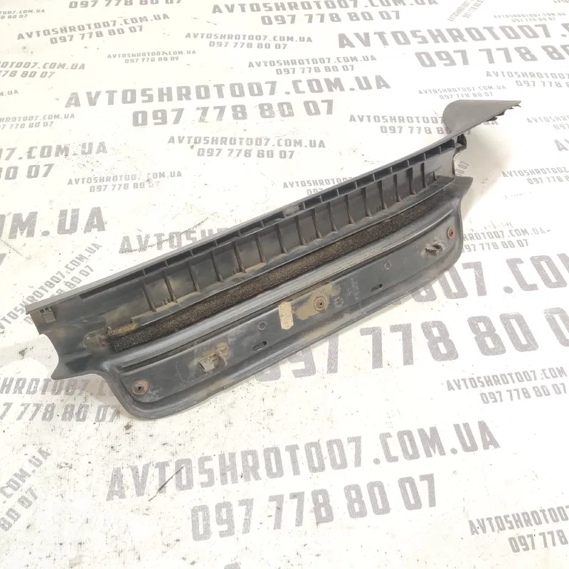 Внутр. накладка порога зад. права Toyota Avensis 03-09 2.0D