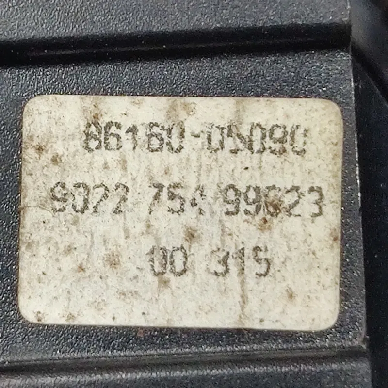 Накладка салону передня ліва Toyota Avensis T25 03-08 2.0D