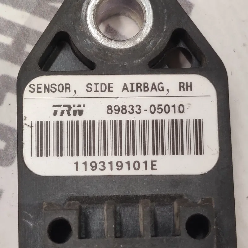 Датчик удару задній правий Toyota Avensis T25 (03-08) 2.0D