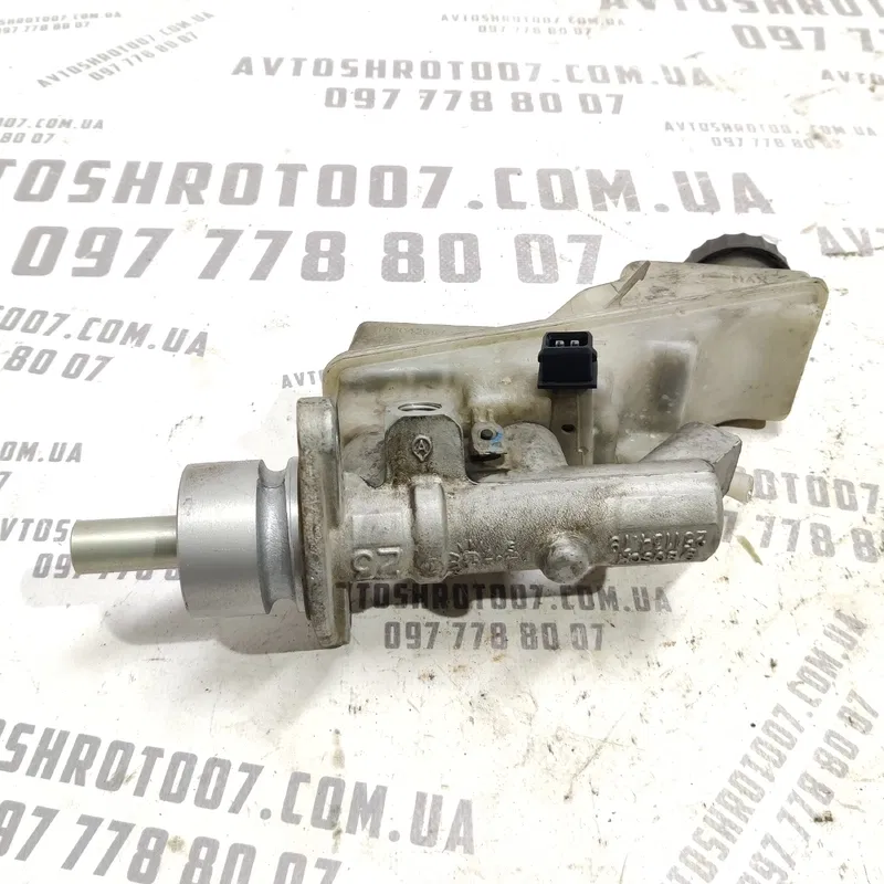 Головний тормозний циліндр Toyota Avensis T25 03-08 2.0D