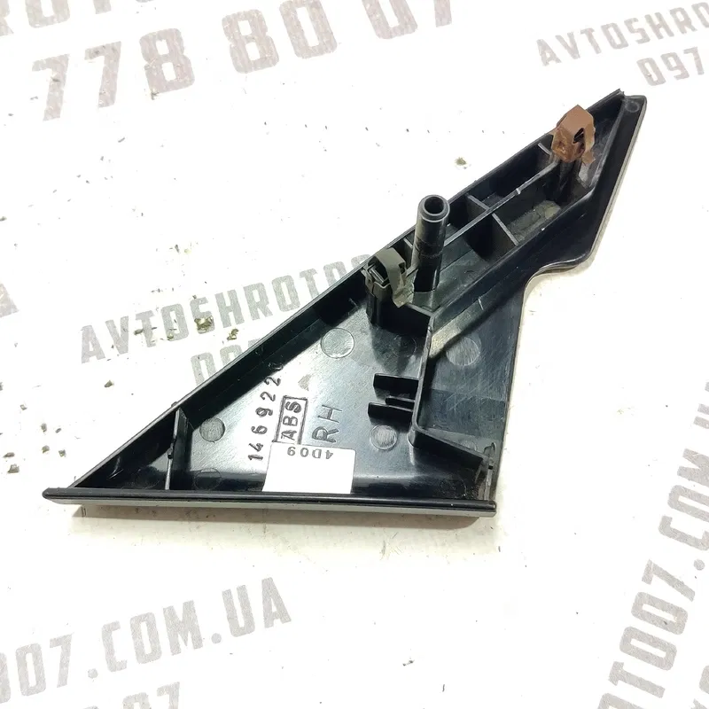 Накладка салону Mazda 6 GY (02-08) 2.0 Бенз передня права