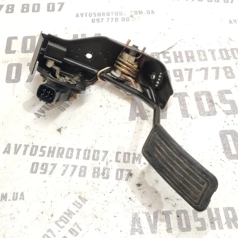 Педаль газу Toyota Avensis T25 (03-08) 2.0 дизель