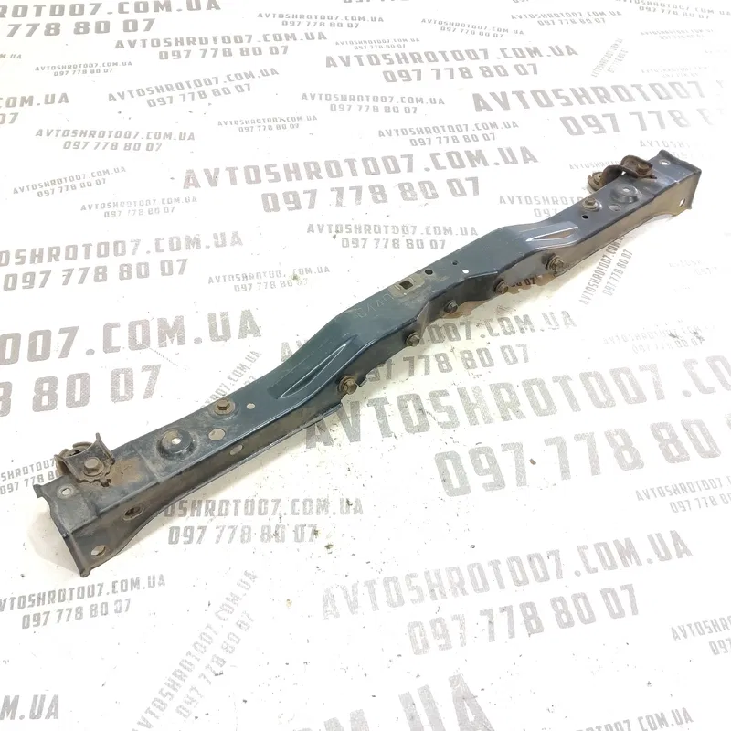 Рамка телевізора верхня Toyota Avensis T25 (03-08) 2.0D