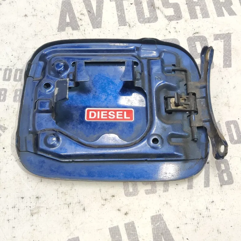 Лючок бака Toyota Avensis T25 (03-08) 2.0D 1AD