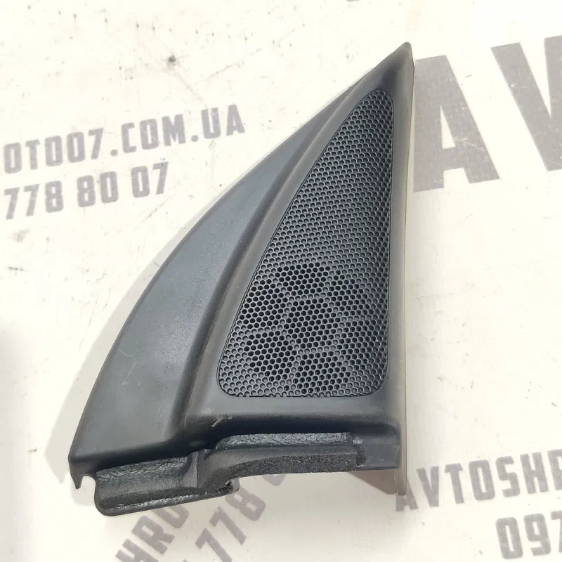 Накладка салону Toyota Avensis T25 (03-09) 2.0D пер. права