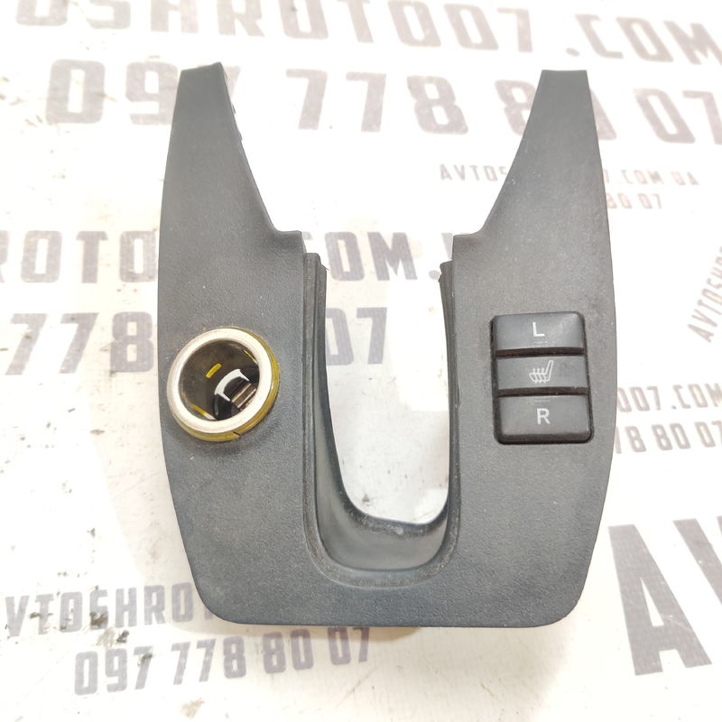 Накладка салону Toyota Auris 06-12 1.6 Бензин OEM 5891702130