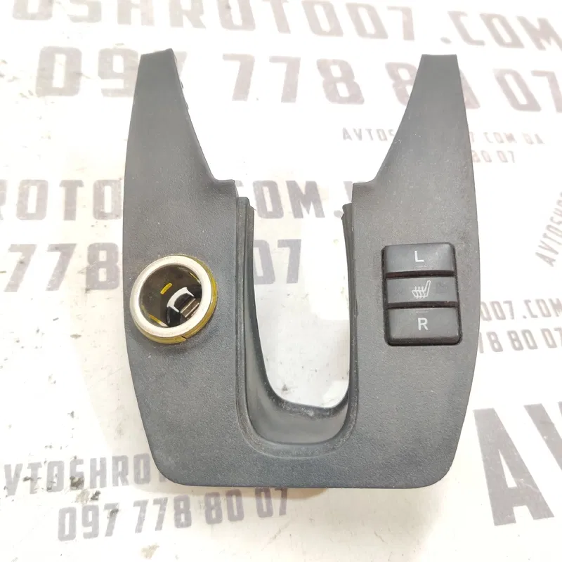 Накладка салону Toyota Auris 06-12 1.6 Бензин OEM 5891702130