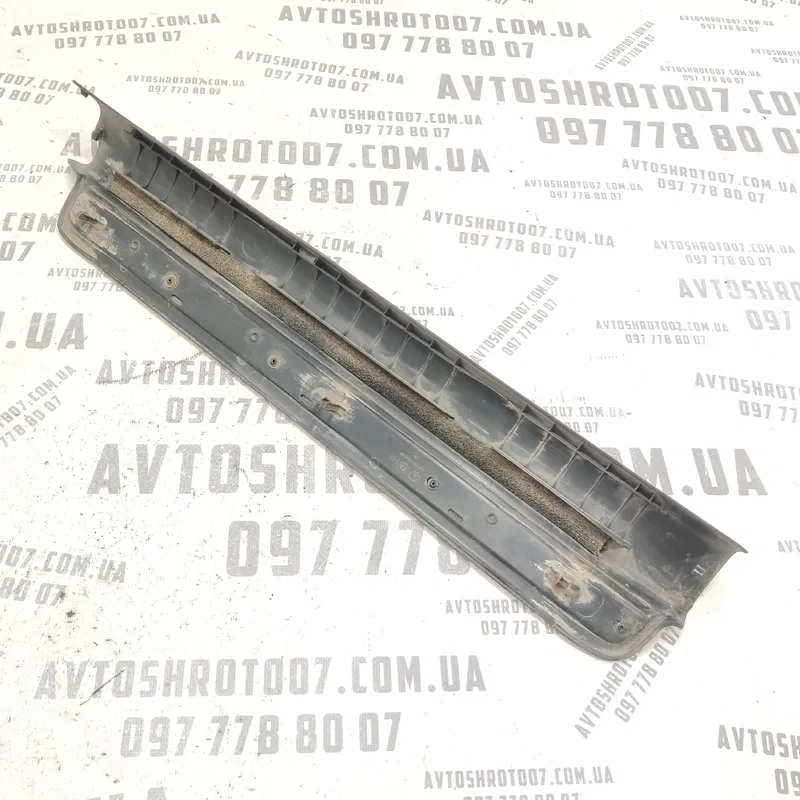 Накладка порога передня ліва Toyota Avensis T25 03-08 2.0D