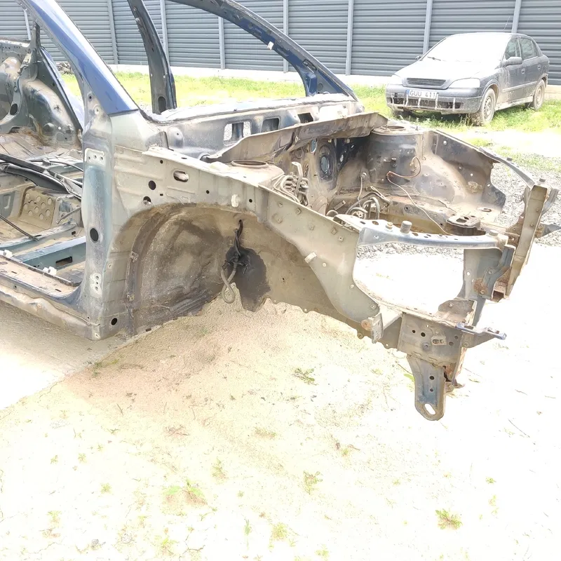 Четверть передня права Toyota Avensis T25 (03-08) 2.0D 1AD