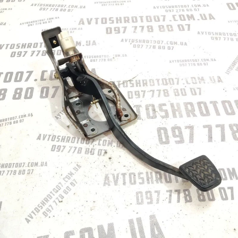 Педаль тормозу Toyota Avensis T25 (03-09) 2.0 Дизель