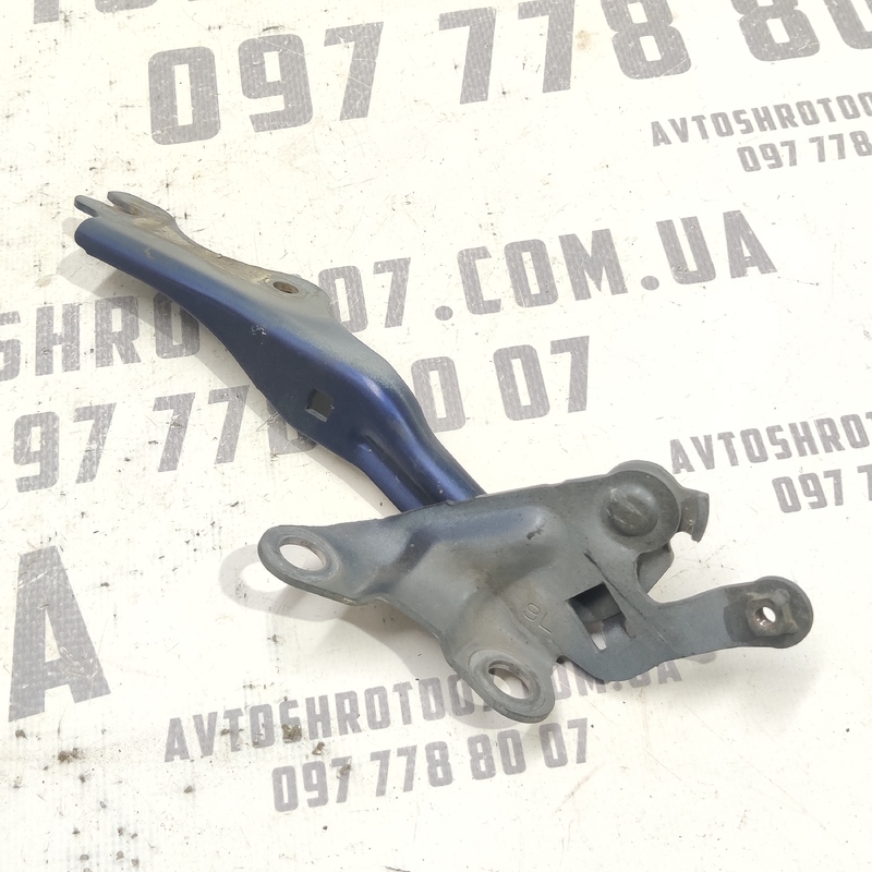 Петля капоту ліва Mazda 6 GY (02-07) 2.0 бензин