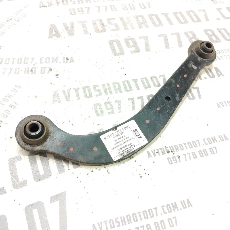 Ричаг задній правий Toyota Avensis T25 (03-08) 2.0D