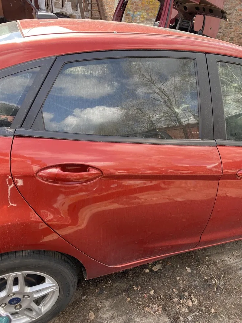 Двері задні праві Ford Fiesta 6 (11-19)