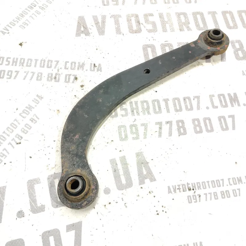 Ричаг задній правий Toyota Avensis T25 (03-08) 2.0D