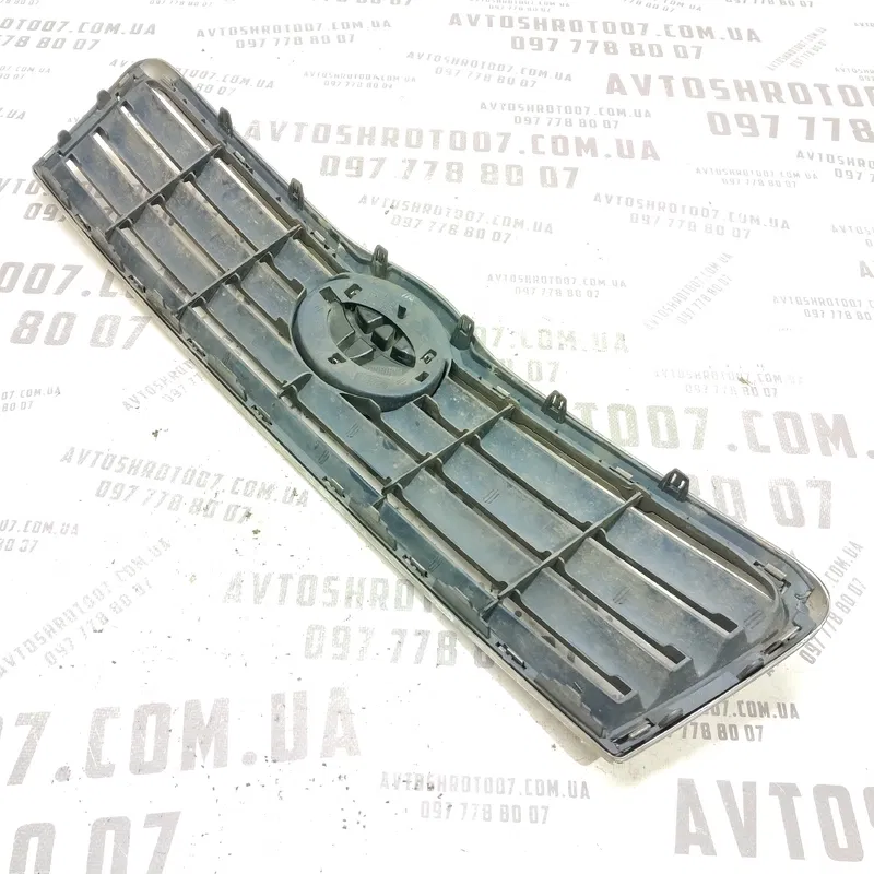Решітка радіатора Toyota Avensis T25 (03-08) 2.0D 531140D060