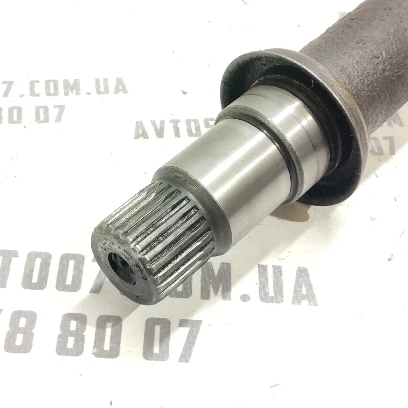 Привід передній правий Toyota Avensis T25 (03-08) 2.0D
