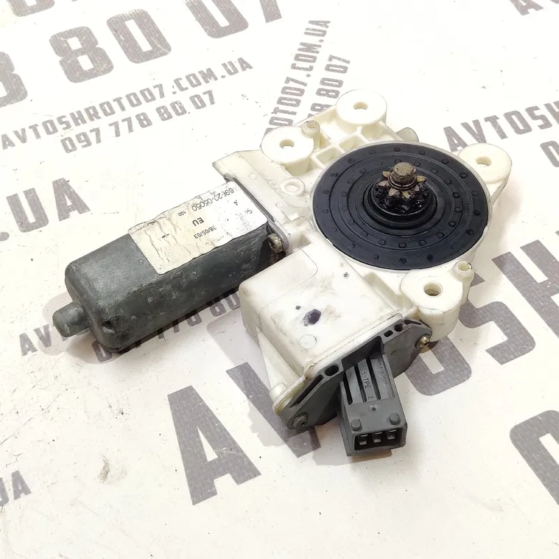 Мотор склопідіймача Toyota Avensis T25 03-08 2.0D пер лів