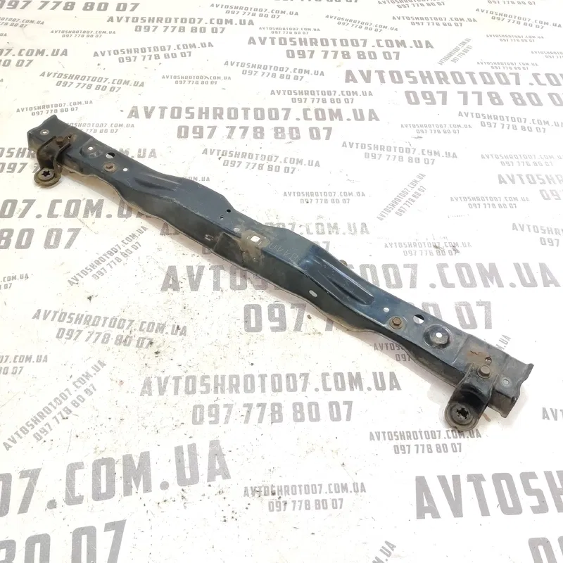 Рамка телевізора верхня Toyota Avensis T25 (03-08) 2.0D