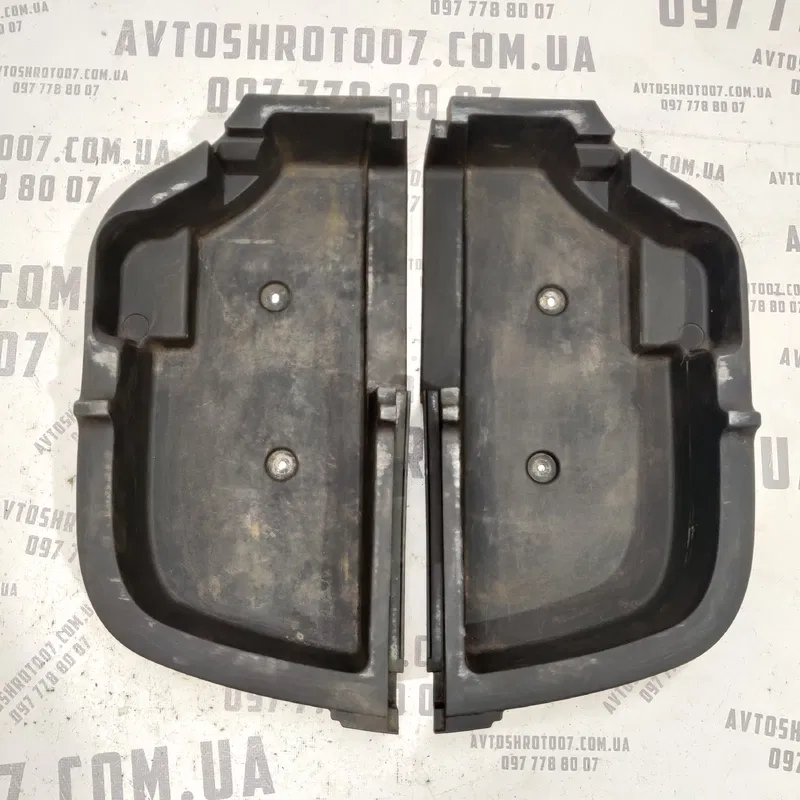 Пластик багажника Toyota Avensis T25 (03-08) 2.0D задній